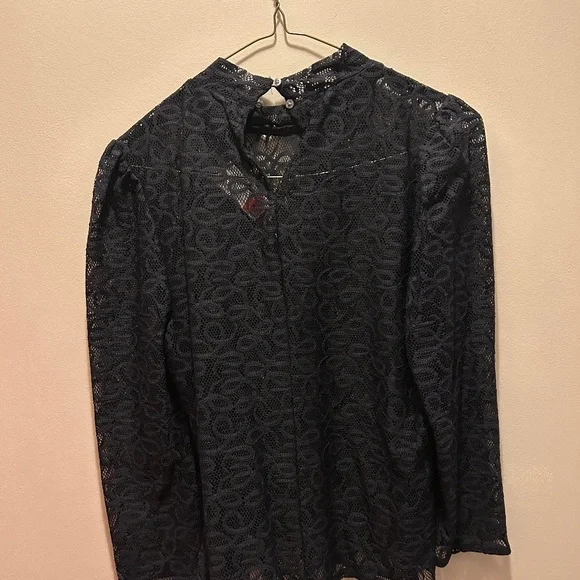 blouse - Picture 2 of 3